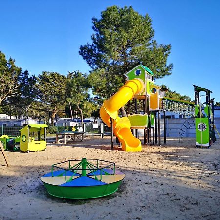 ホテル Camping Le Clos Des Pins サンティレール・ド・リエ エクステリア 写真