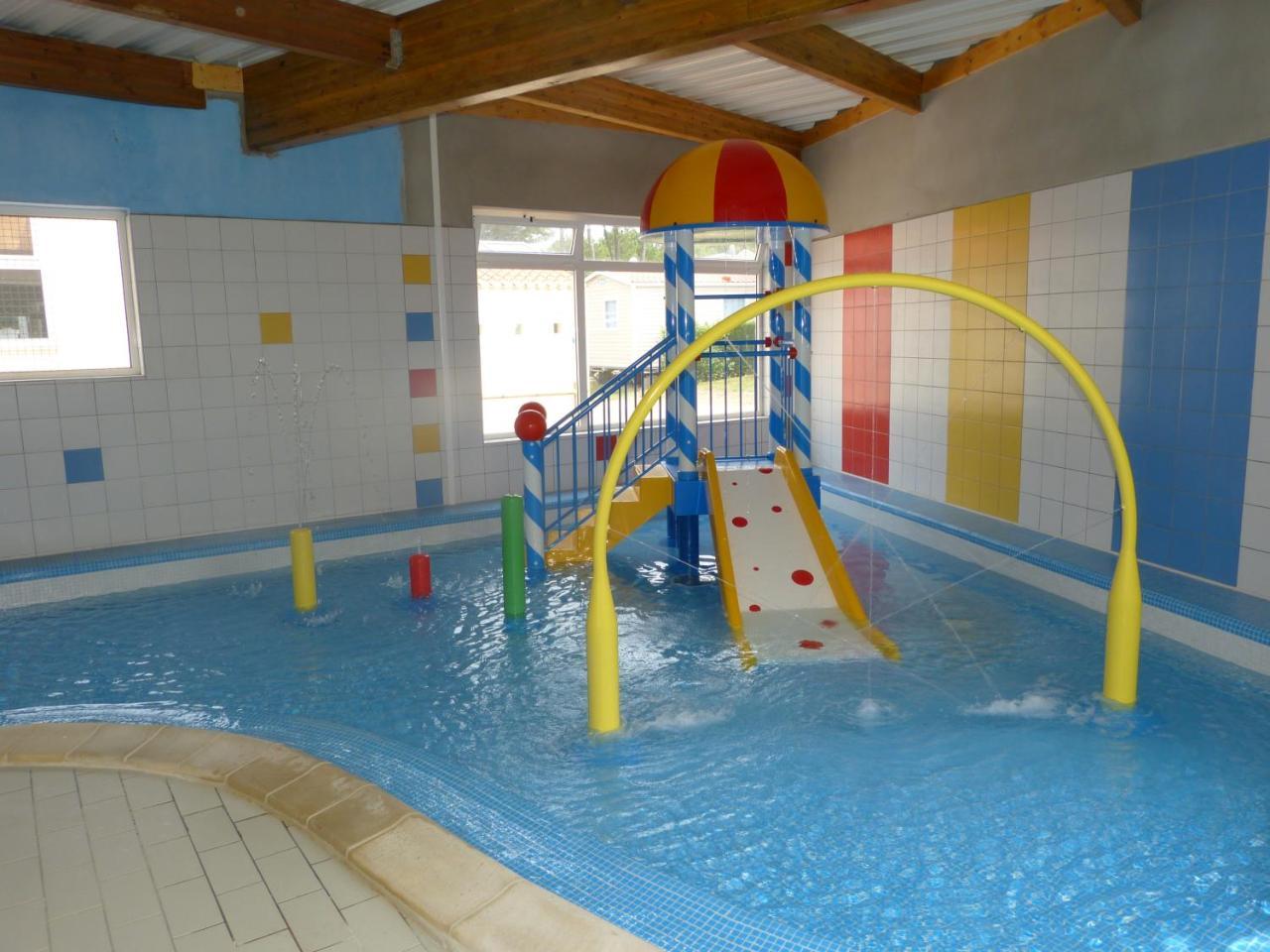 ホテル Camping Le Clos Des Pins サンティレール・ド・リエ エクステリア 写真