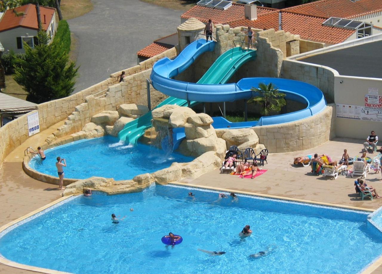 ホテル Camping Le Clos Des Pins サンティレール・ド・リエ エクステリア 写真