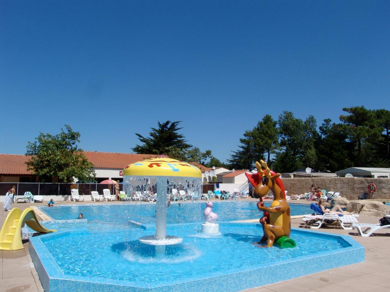 ホテル Camping Le Clos Des Pins サンティレール・ド・リエ エクステリア 写真